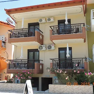 https://malamatenia-house.hotelschalkidiki.net